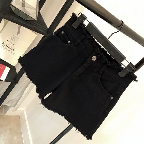 Black frayed denim shorts - Picture 4 of 5